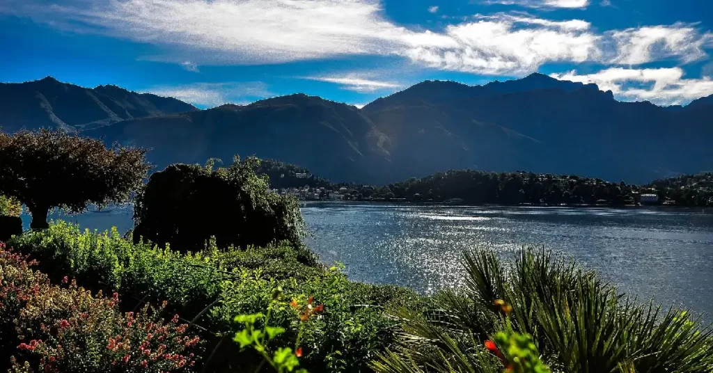 What is Lake Como famous for?